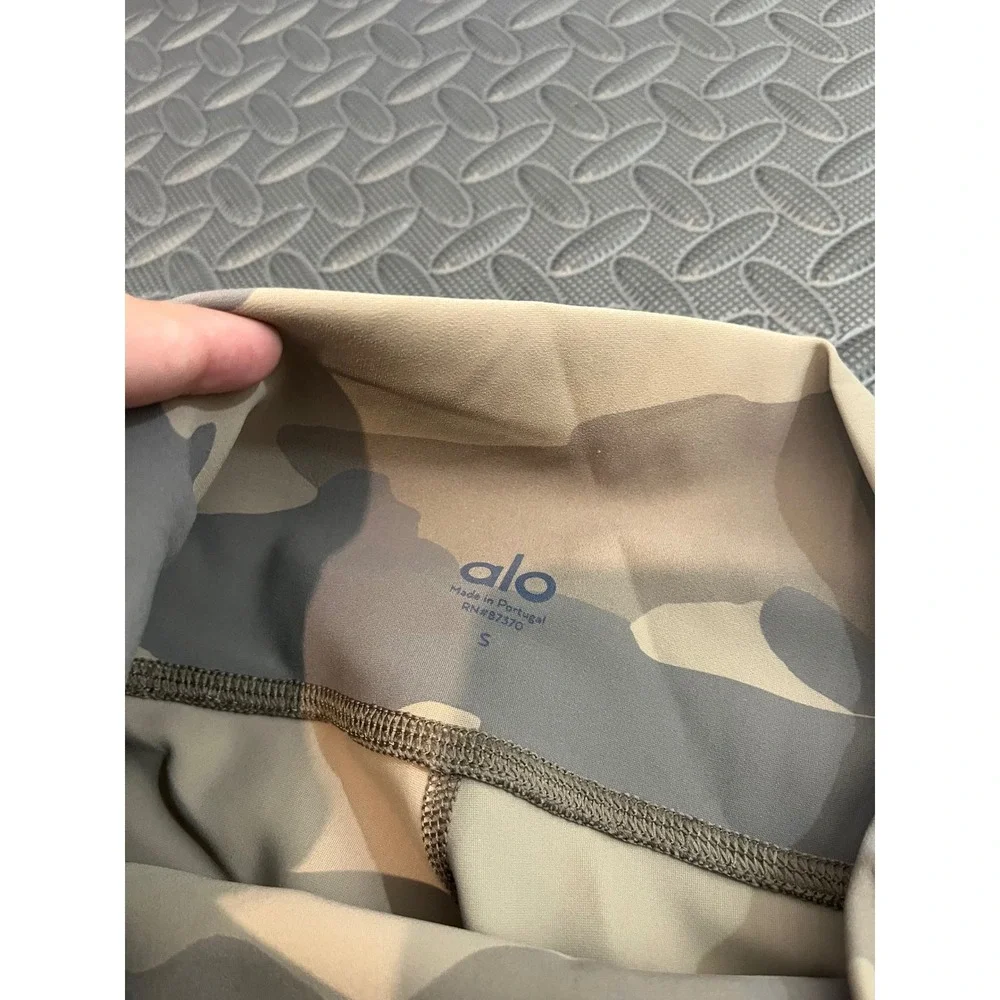ALO Yoga good size
